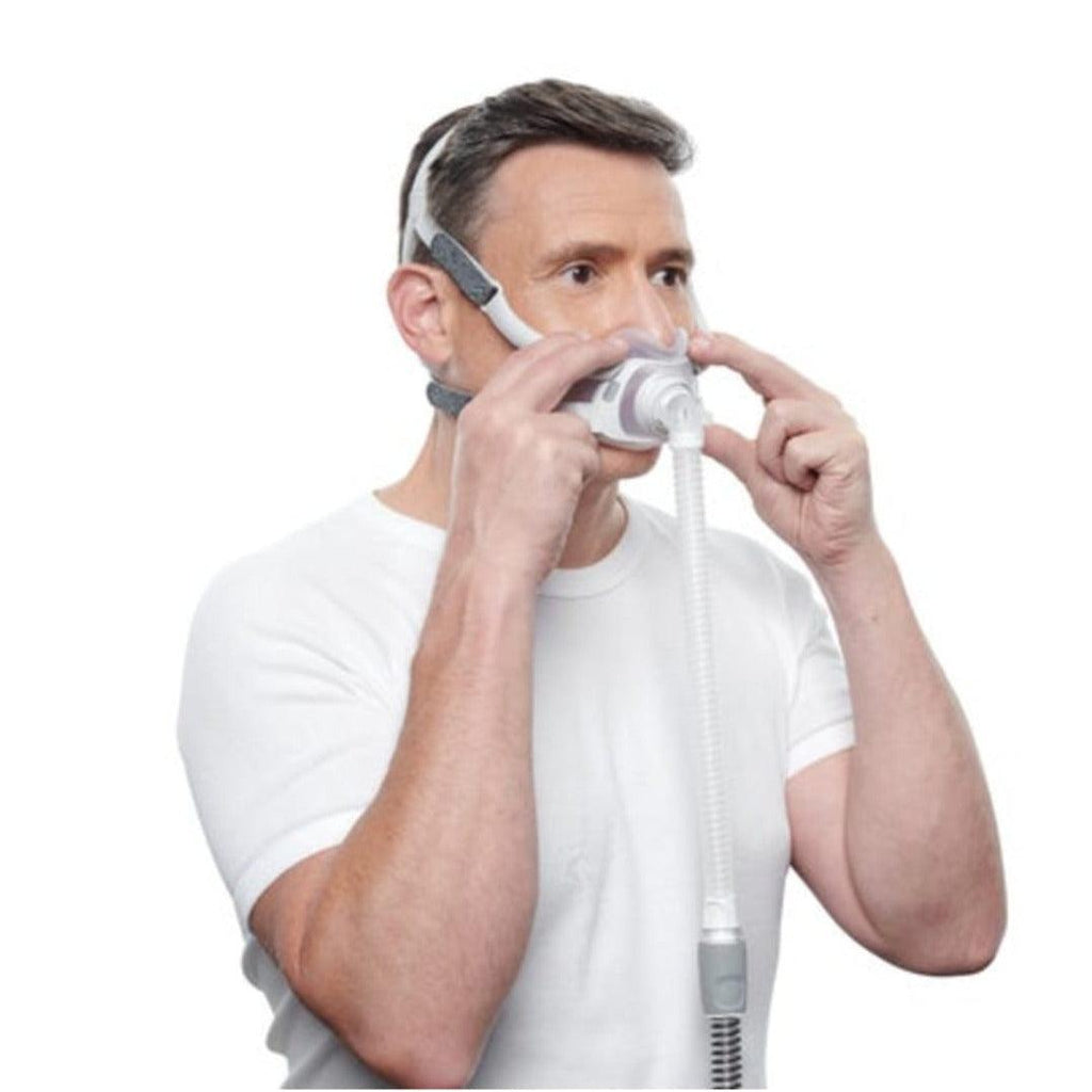 Man adjusting AirFit F40