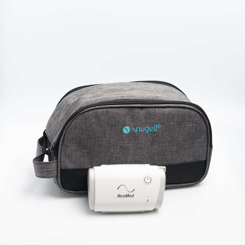 Snugell Bolso CPAP Travel bag featured with an AirMini CPAP travel machine.